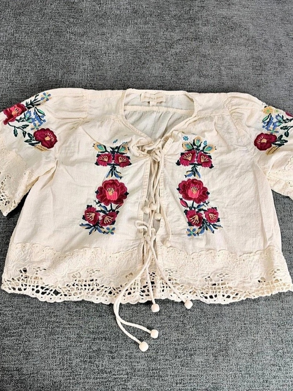 Jennifer Grace Embroidered Tie Floral Cropped Tunic Peasant Top Cream Boho Small